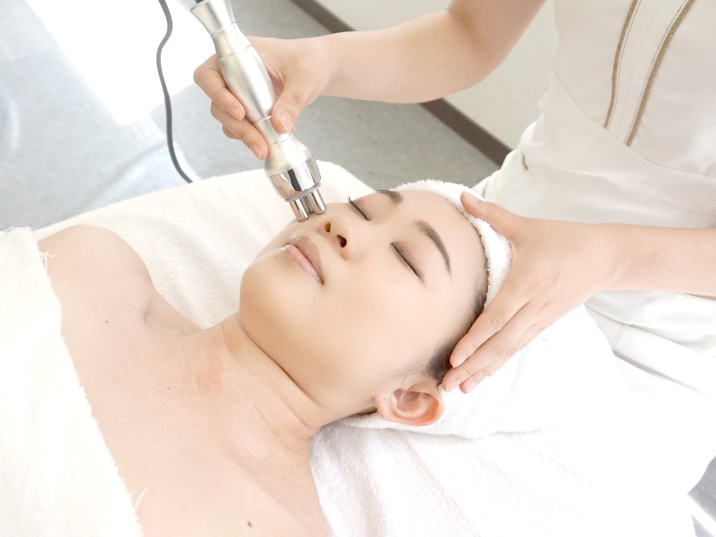 【肌年齢にアプローチ☆お手頃でも結果の出るフェイシャルメニュー】